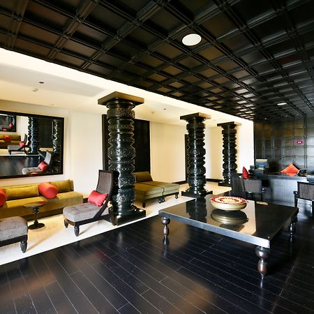 Crowne Plaza Kochi By Ihg Hotel Ngoại thất bức ảnh The lobby of the Taj Bengal