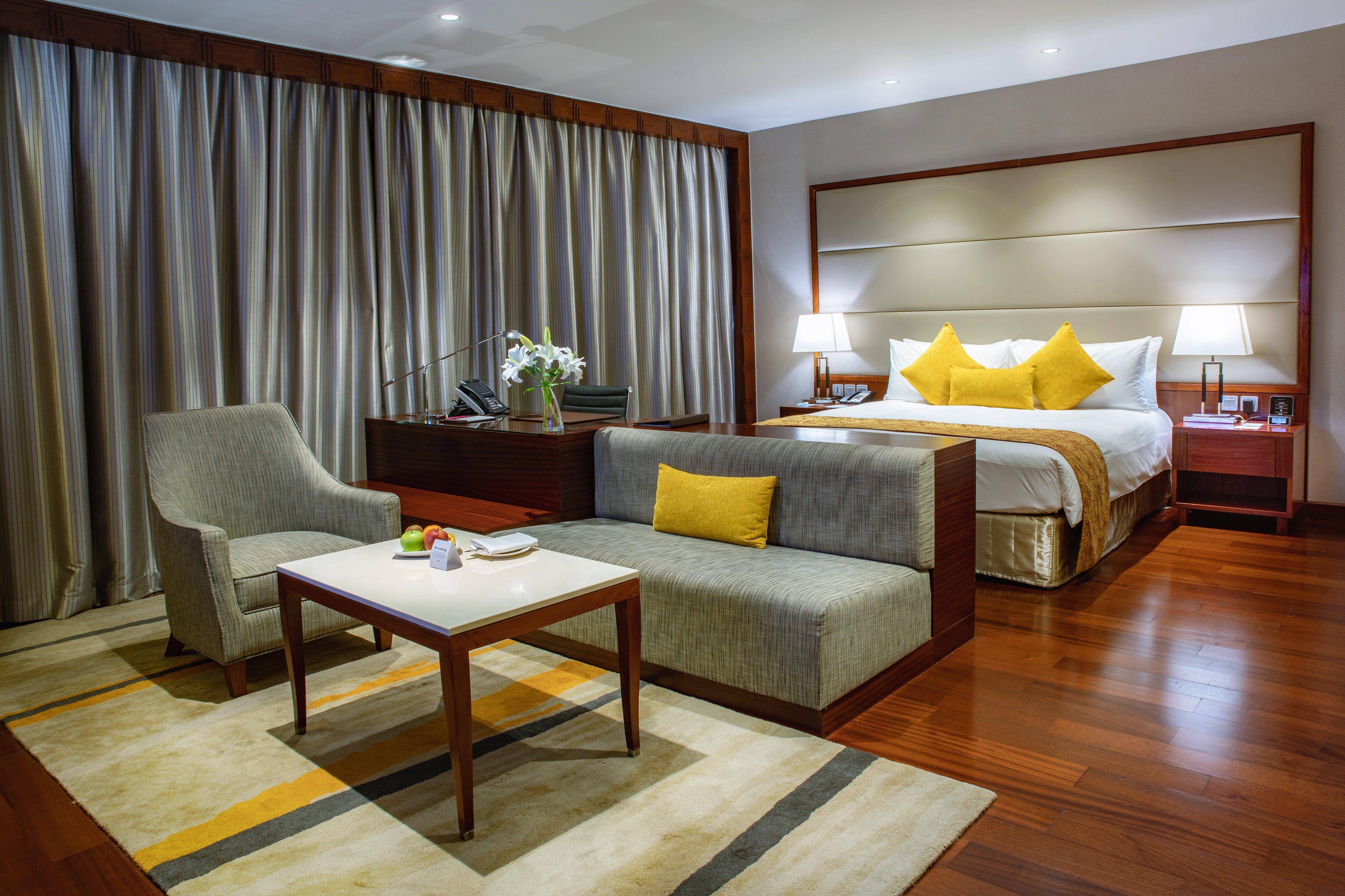 Crowne Plaza Kochi By Ihg Hotel Ngoại thất bức ảnh A suite at the hotel