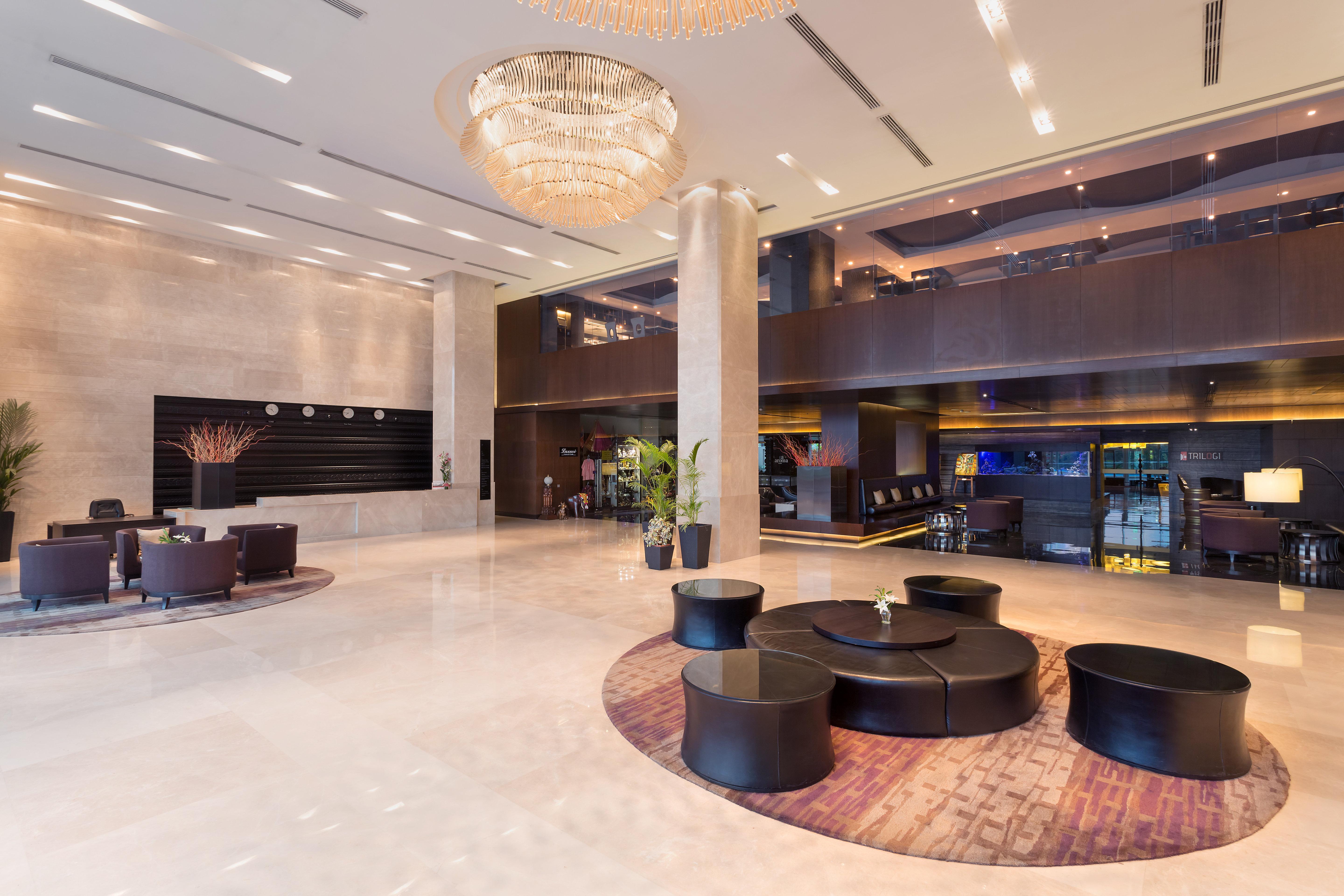 Crowne Plaza Kochi By Ihg Hotel Ngoại thất bức ảnh Lobby