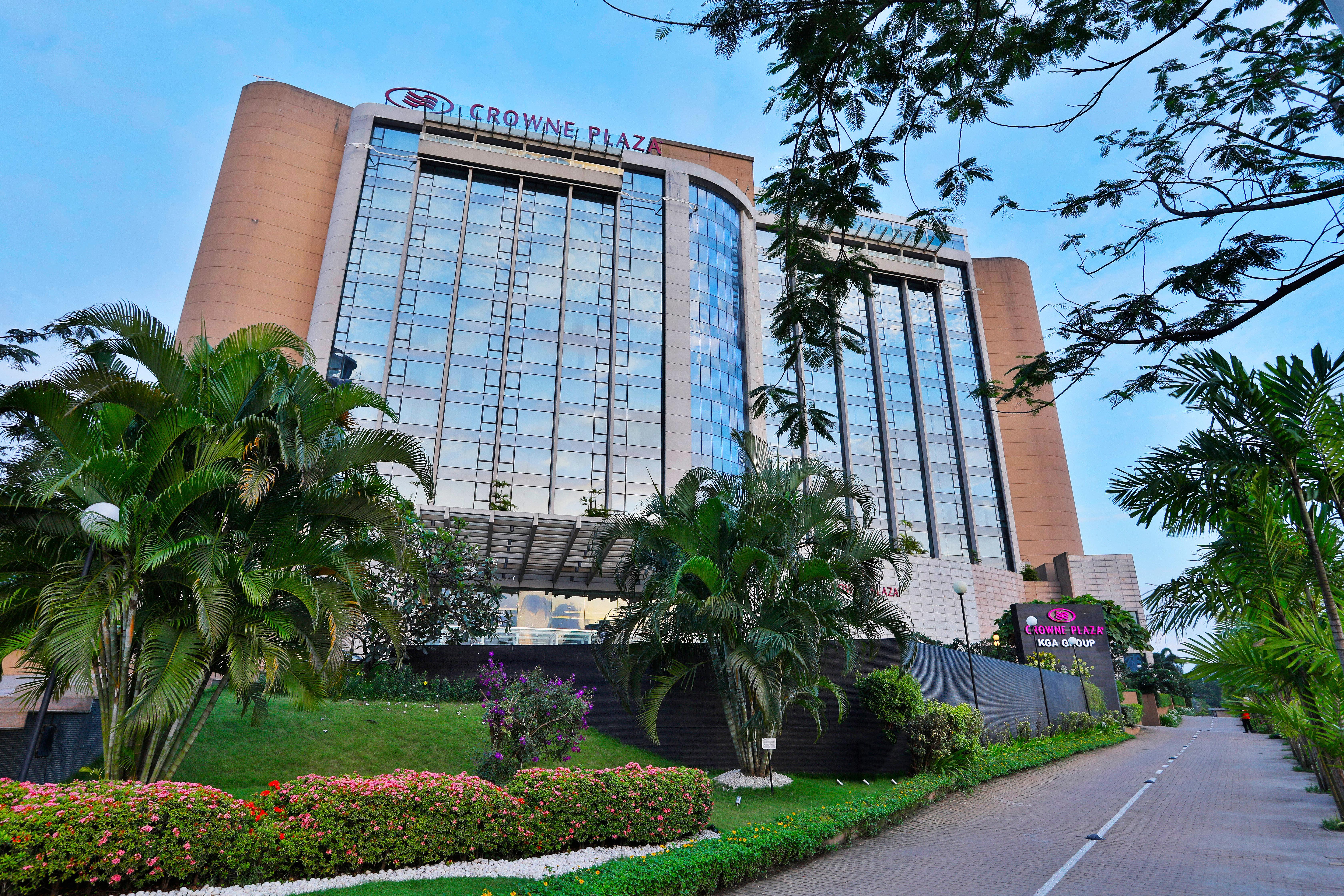 Crowne Plaza Kochi By Ihg Hotel Ngoại thất bức ảnh The Crown Plaza Hotel