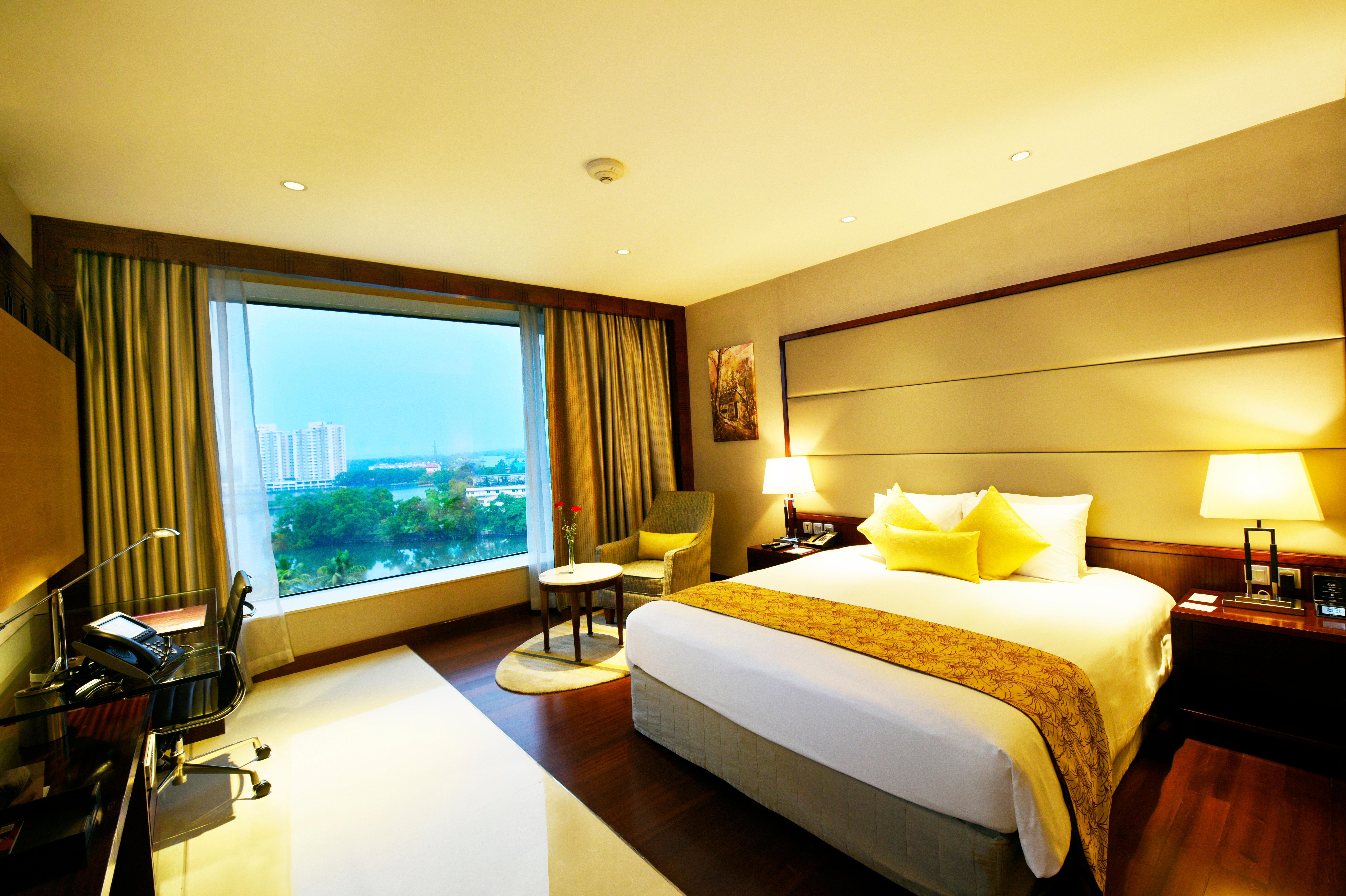 Crowne Plaza Kochi By Ihg Hotel Ngoại thất bức ảnh A room at the hotel