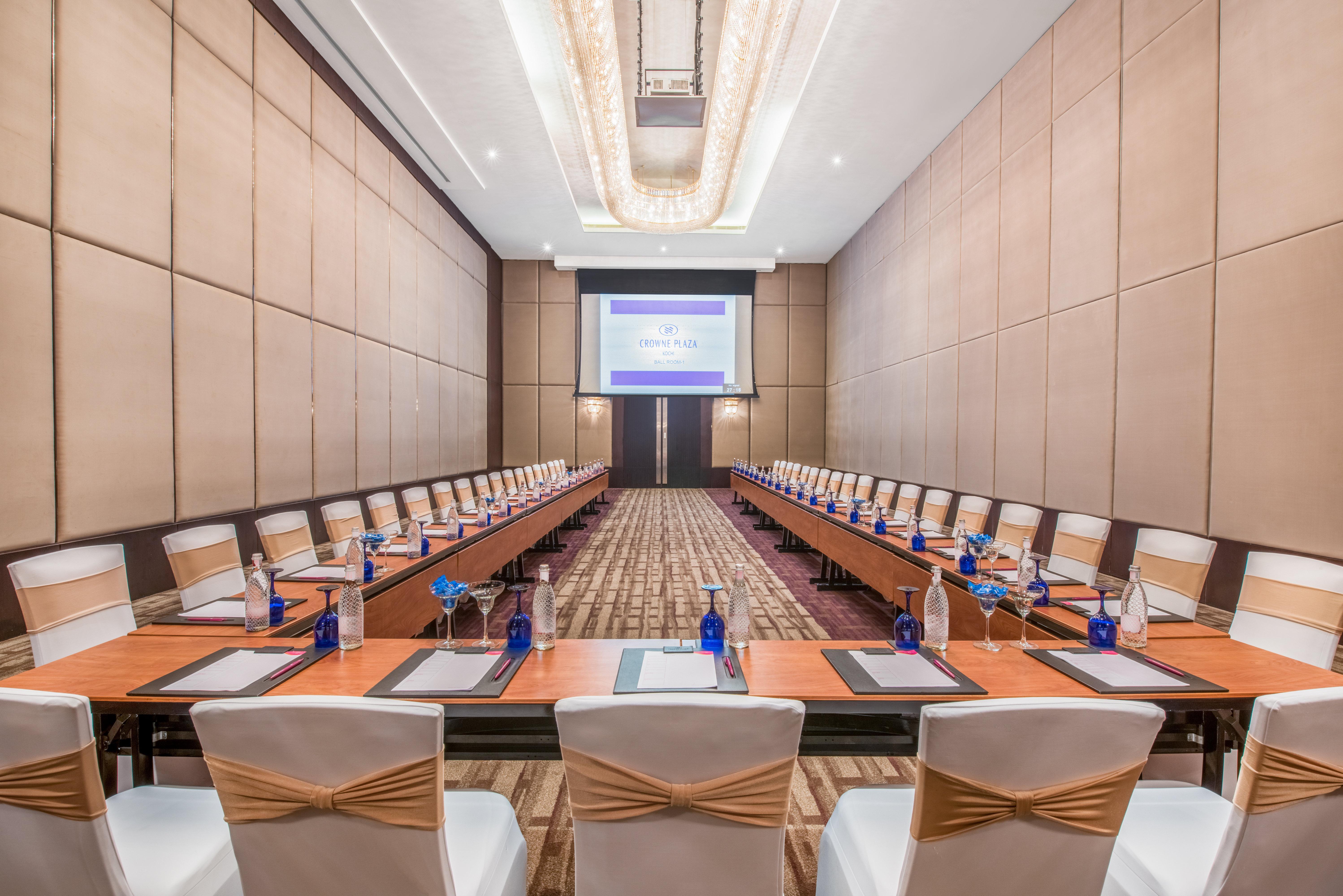 Crowne Plaza Kochi By Ihg Hotel Ngoại thất bức ảnh Meeting room