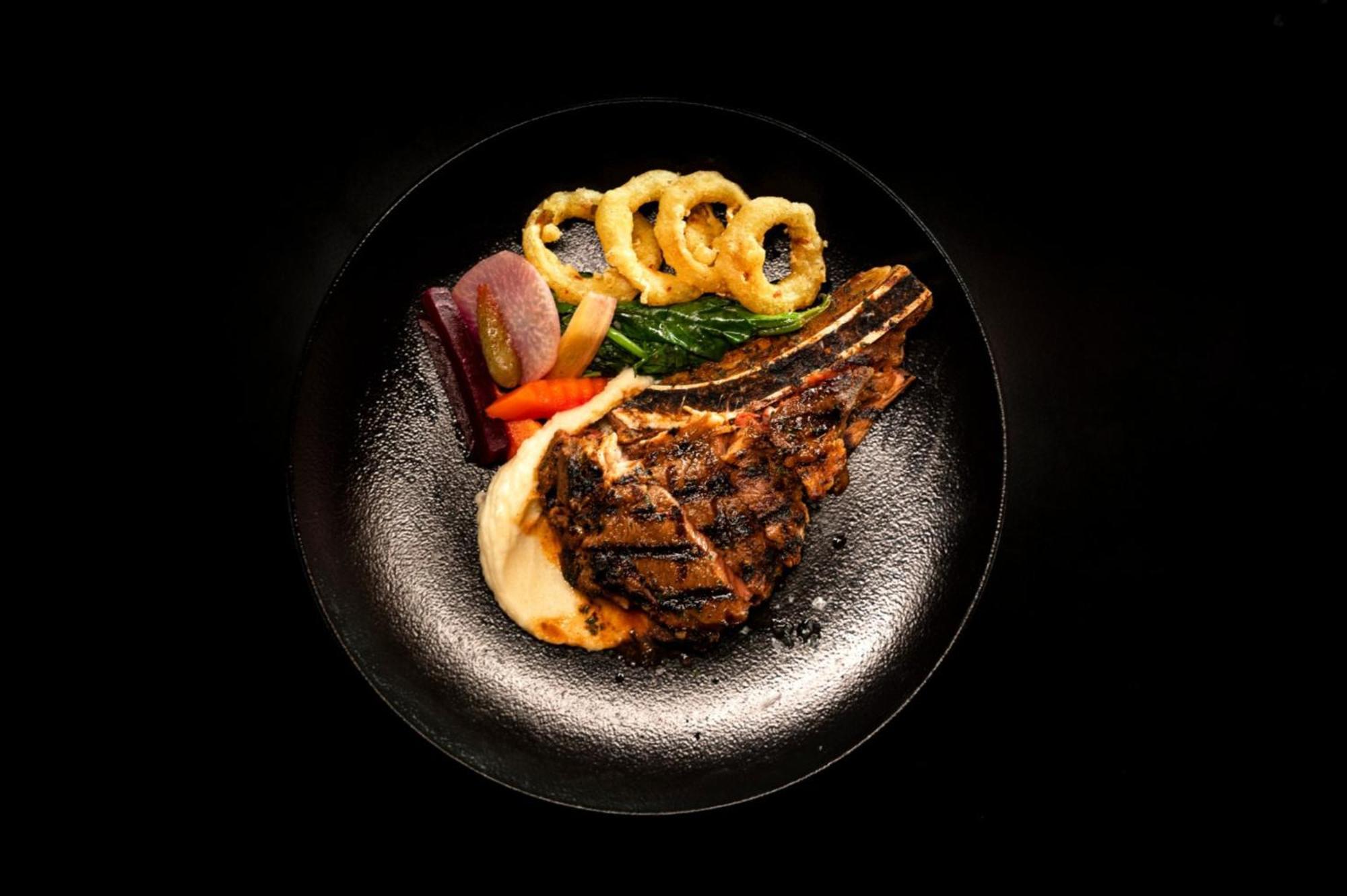 Crowne Plaza Kochi By Ihg Hotel Ngoại thất bức ảnh A steak prepared by the restaurant