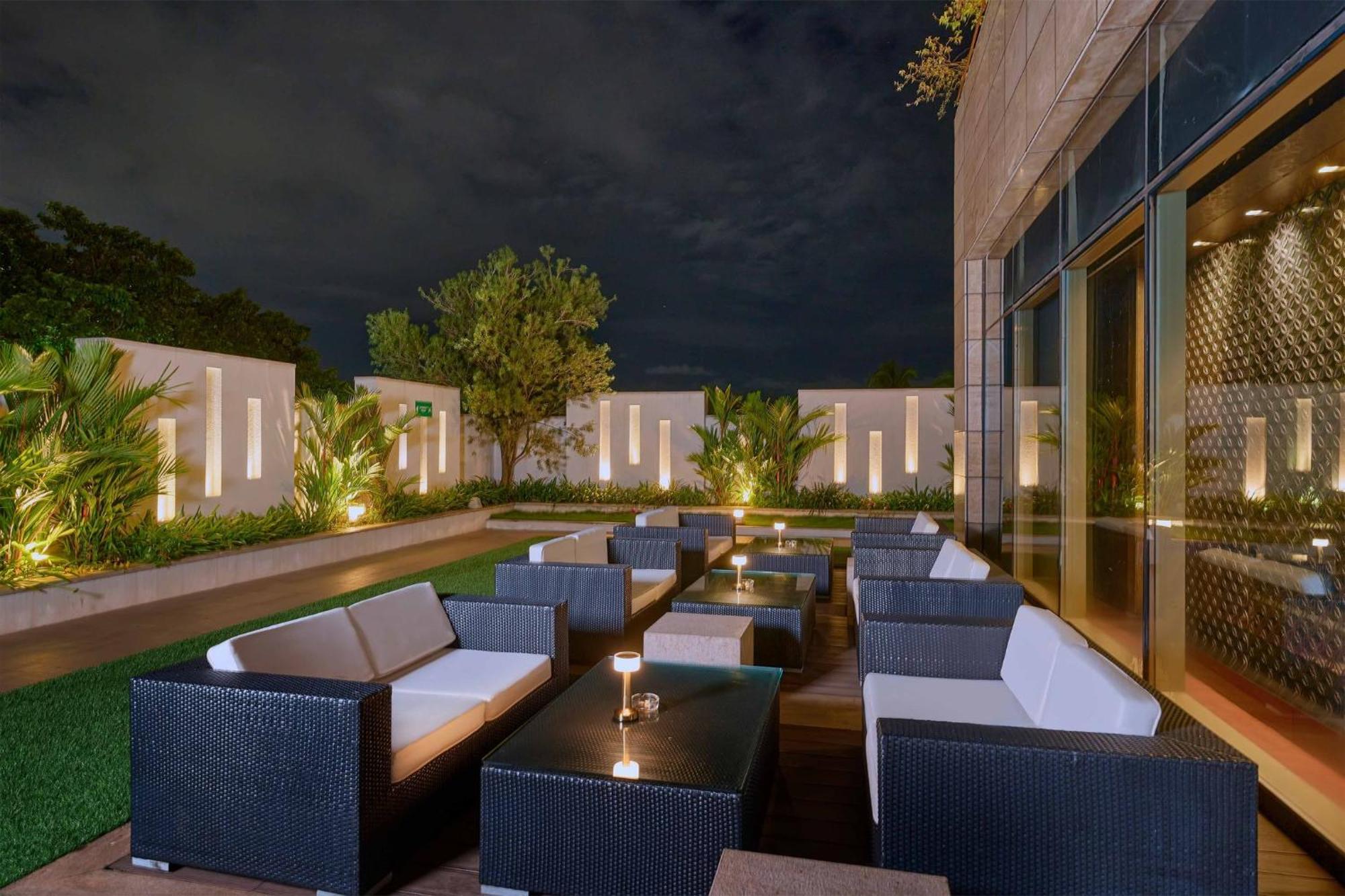 Crowne Plaza Kochi By Ihg Hotel Ngoại thất bức ảnh The Park, Hyderabad